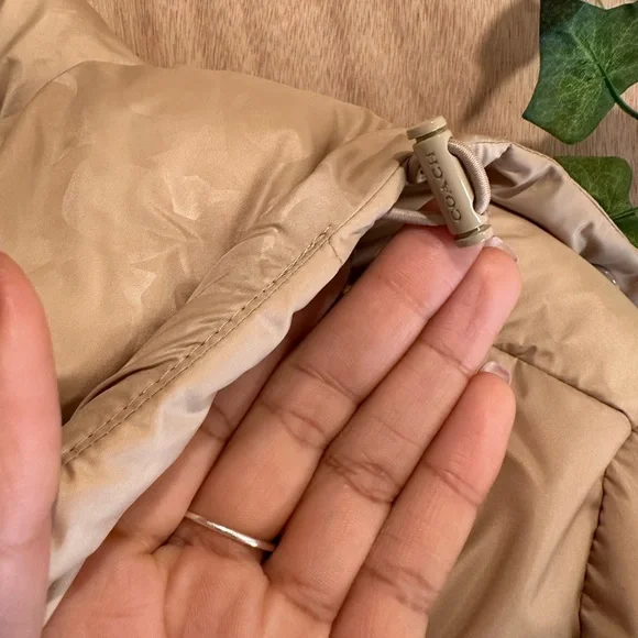 Women’s size: LARGE Beige Coach short down puffer coat( ONLY WORN ONCE!) - Picture 13 of 16